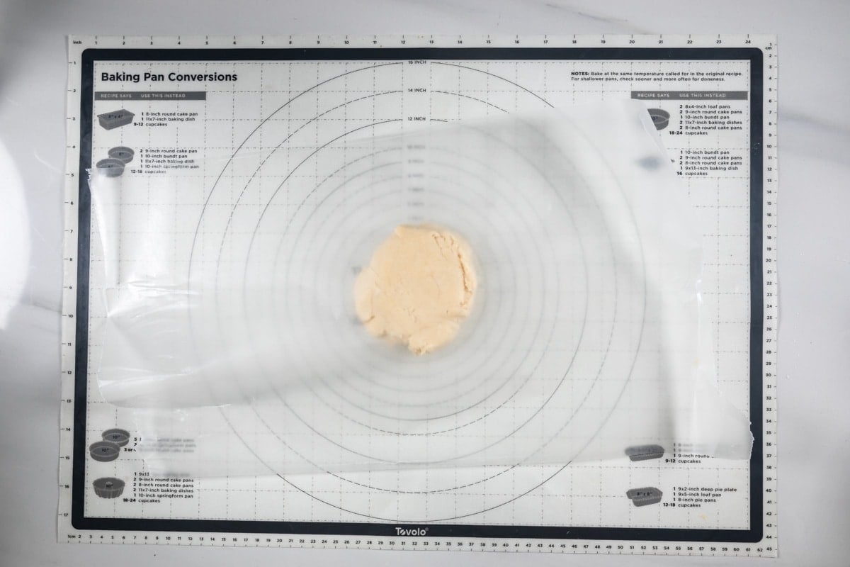 process shot of pie crust.