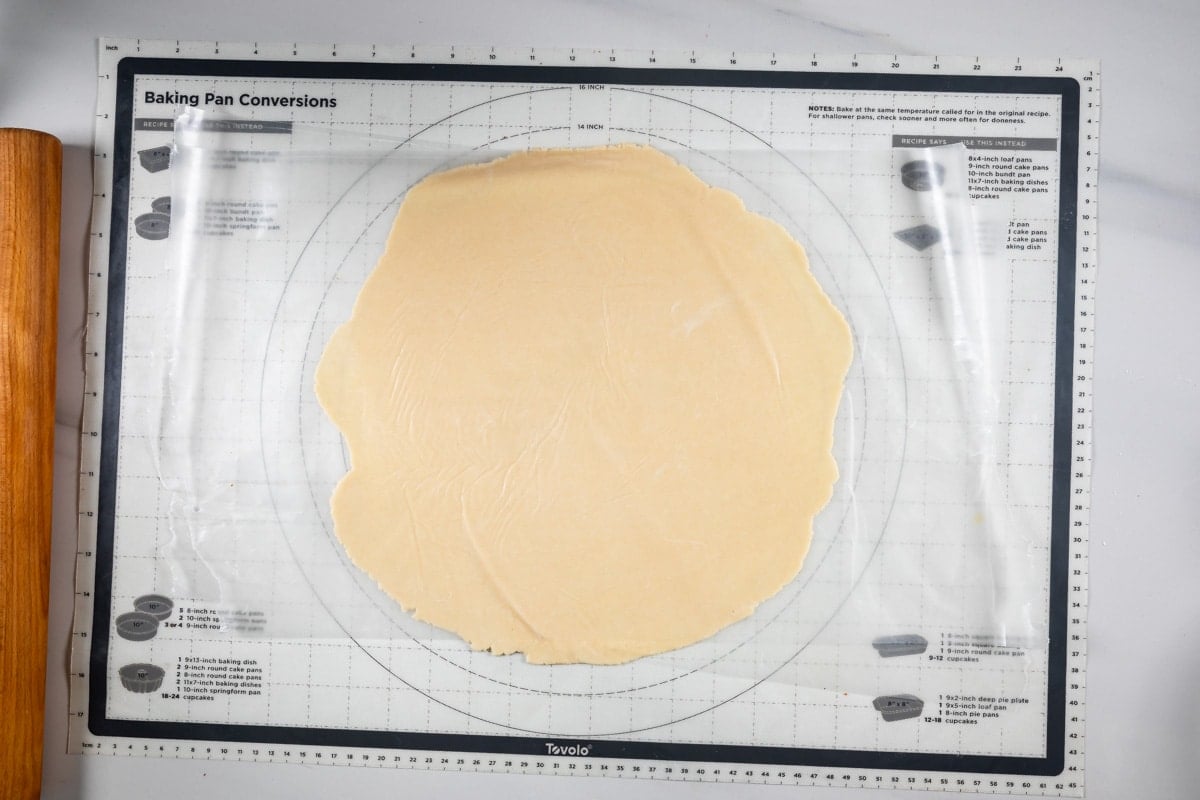 process shot of pie crust.