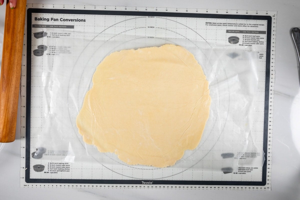 process shot of pie crust.