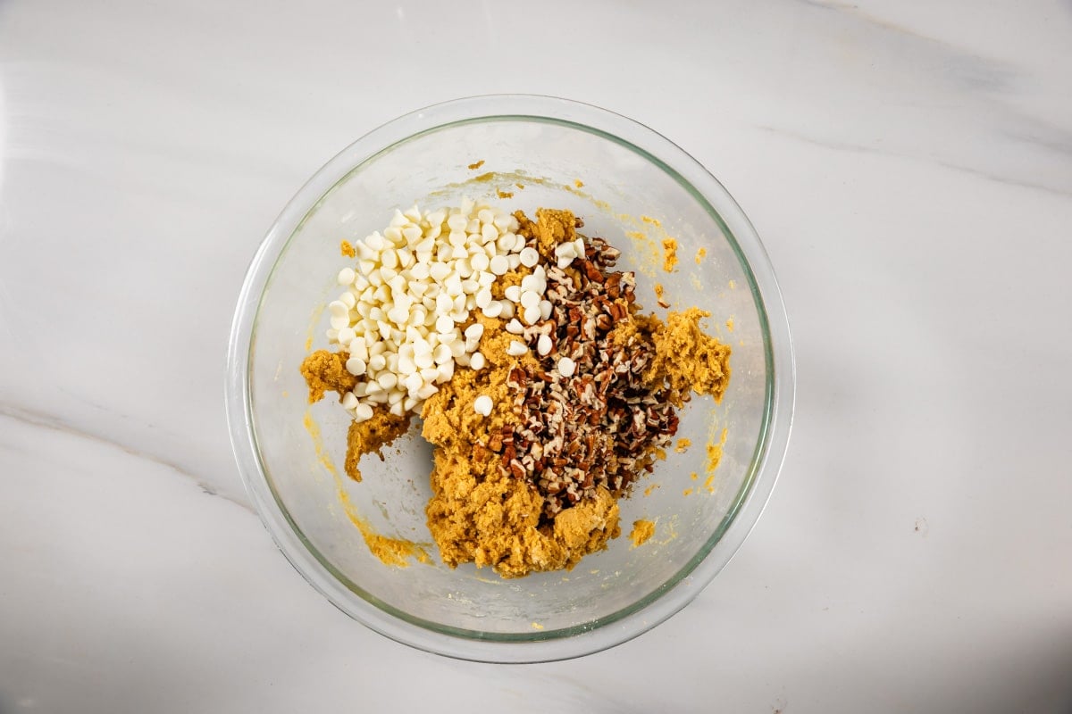 process shot of pumpkin cookie pie being made.