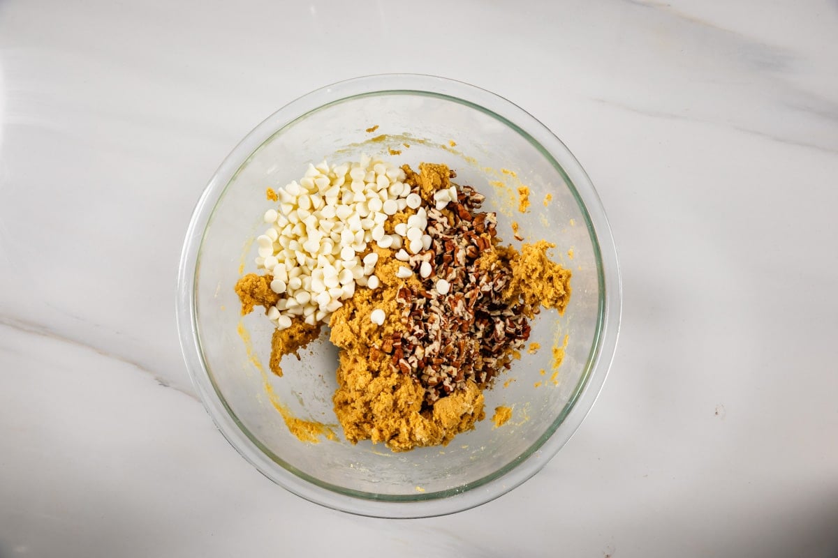 process shot of pumpkin cookie pie being made.