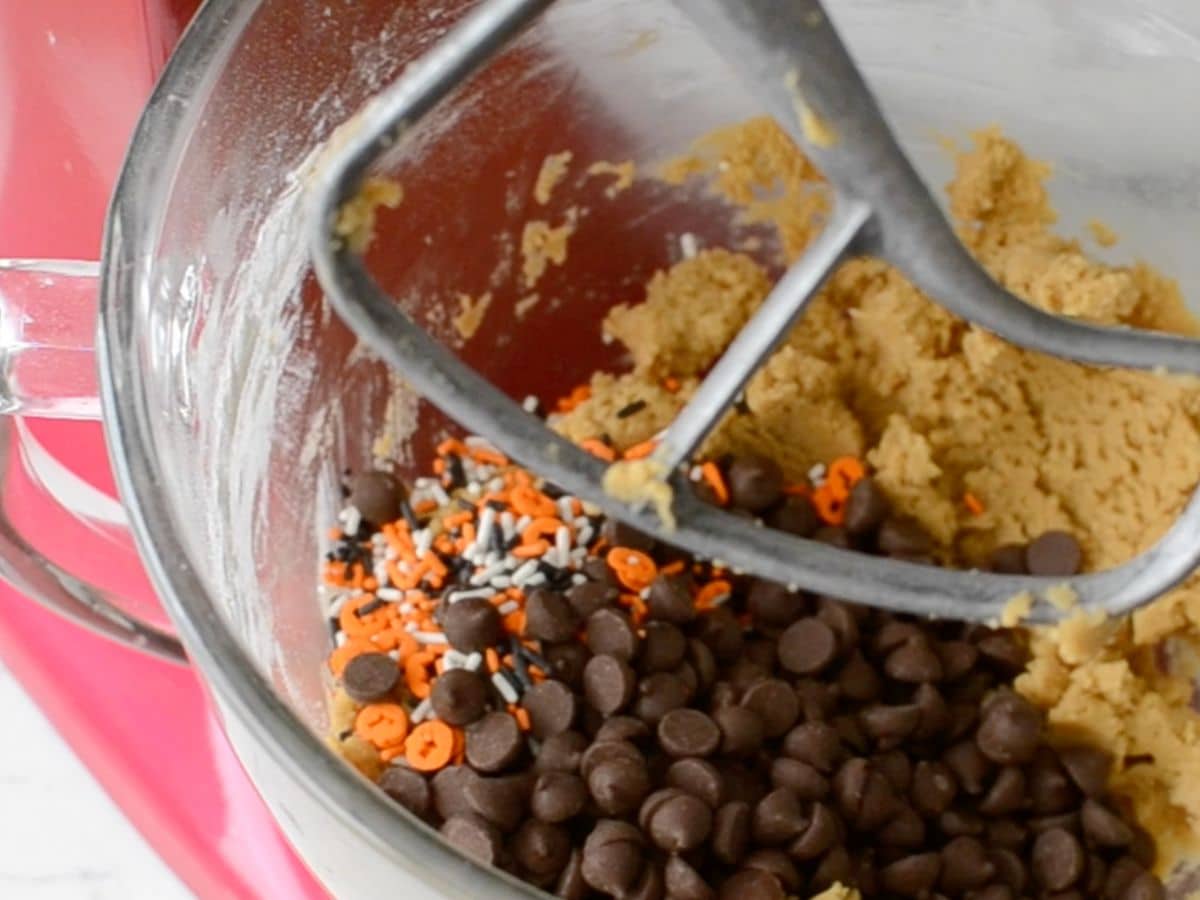peanut butter pudding cookies process shot.