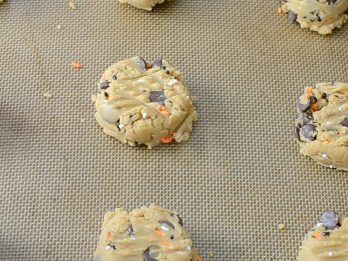 peanut butter pudding cookies process shot.