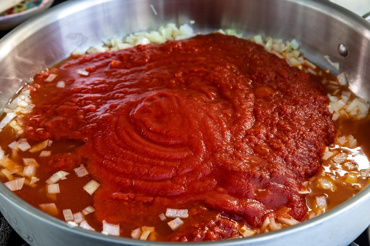 process shot of 30 minutes pasta sauce.