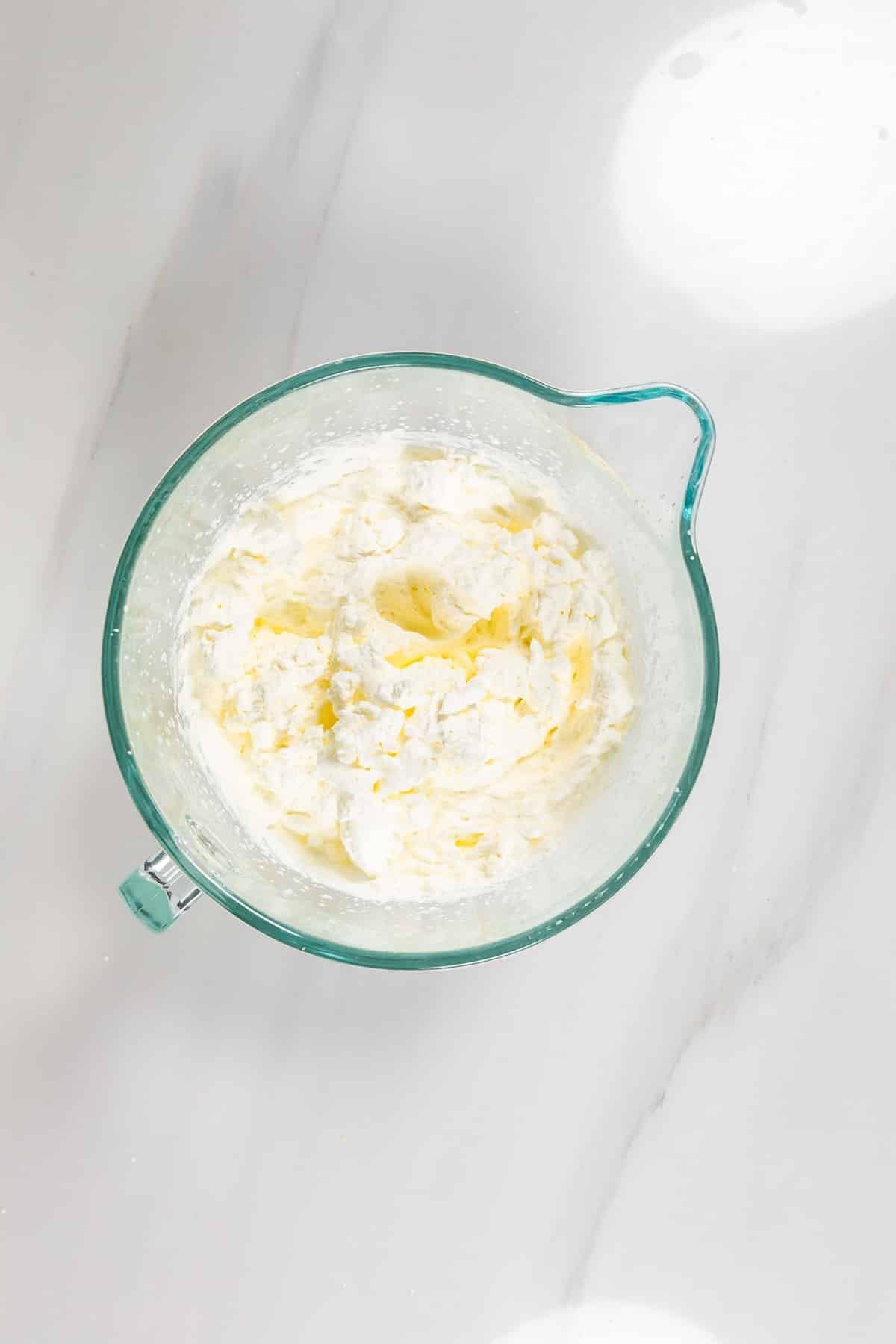 process shot of banana pudding being made.