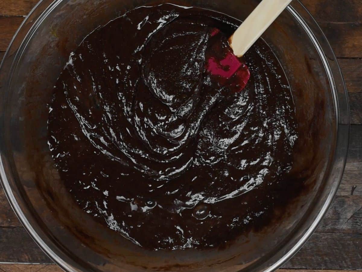 process shot of oreo brownies being made.